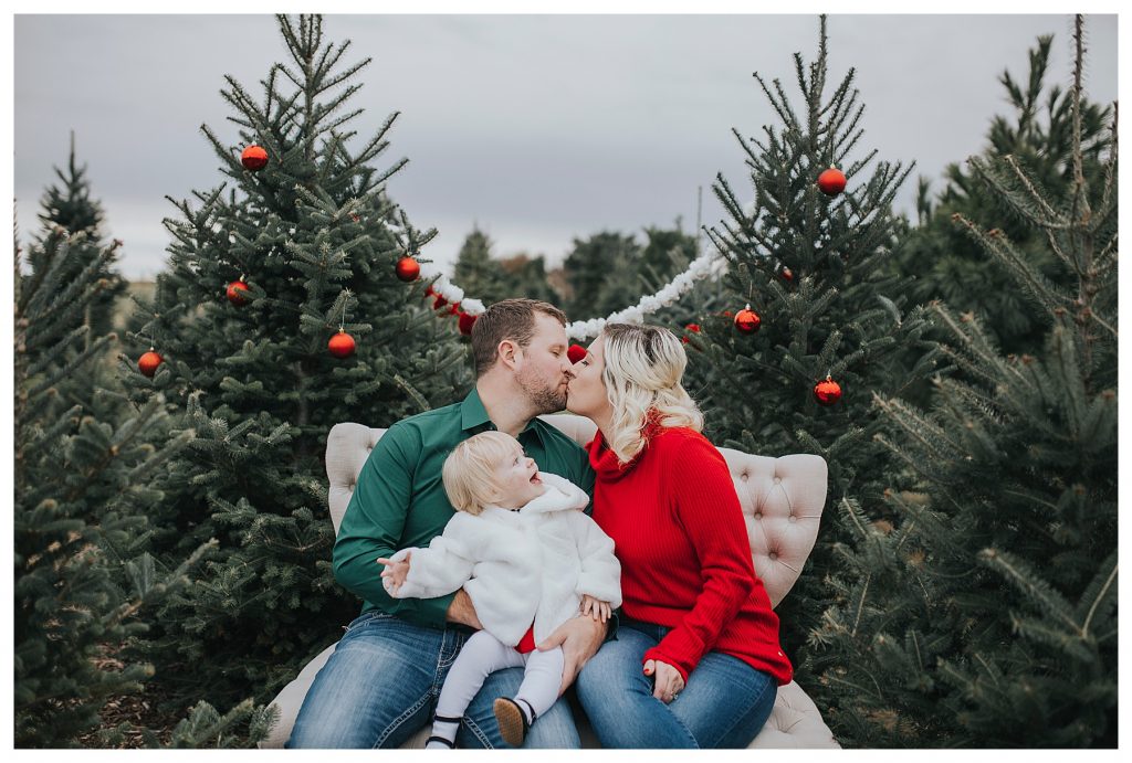 Des Moines | Christmas tree farm in Des Moines | Des Moines photographer | Iowa photographer | midwest photographer | Kara Vorwald photography | Family photography | Carrol Iowa